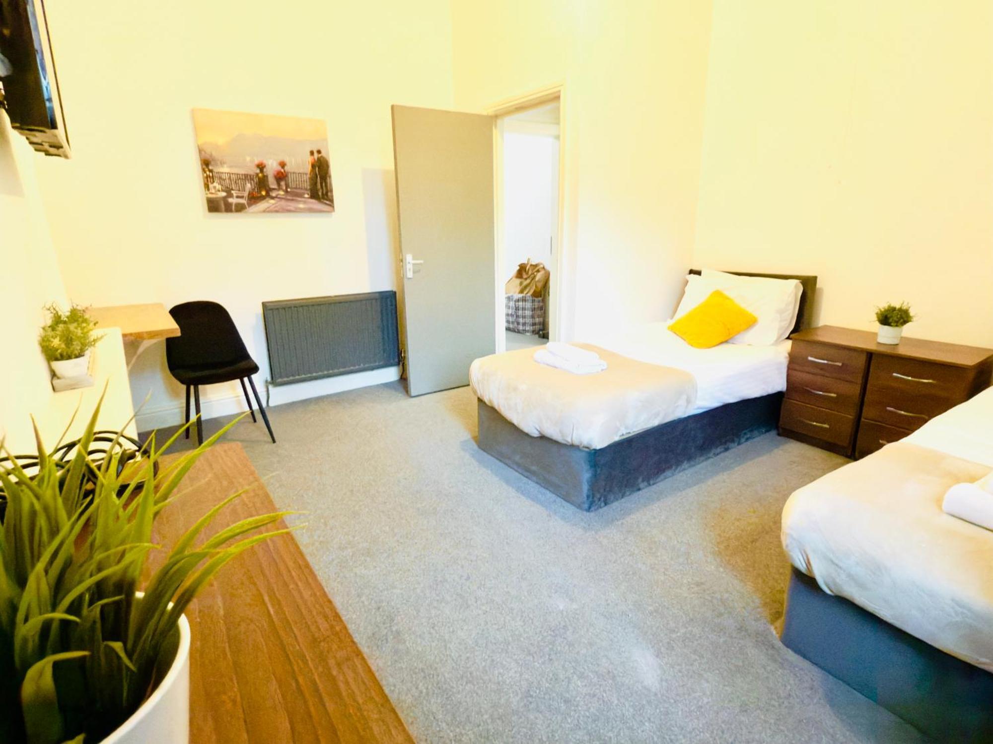 Апартаменты Brand New Lovely Flats By The Forest Tram Stop In *