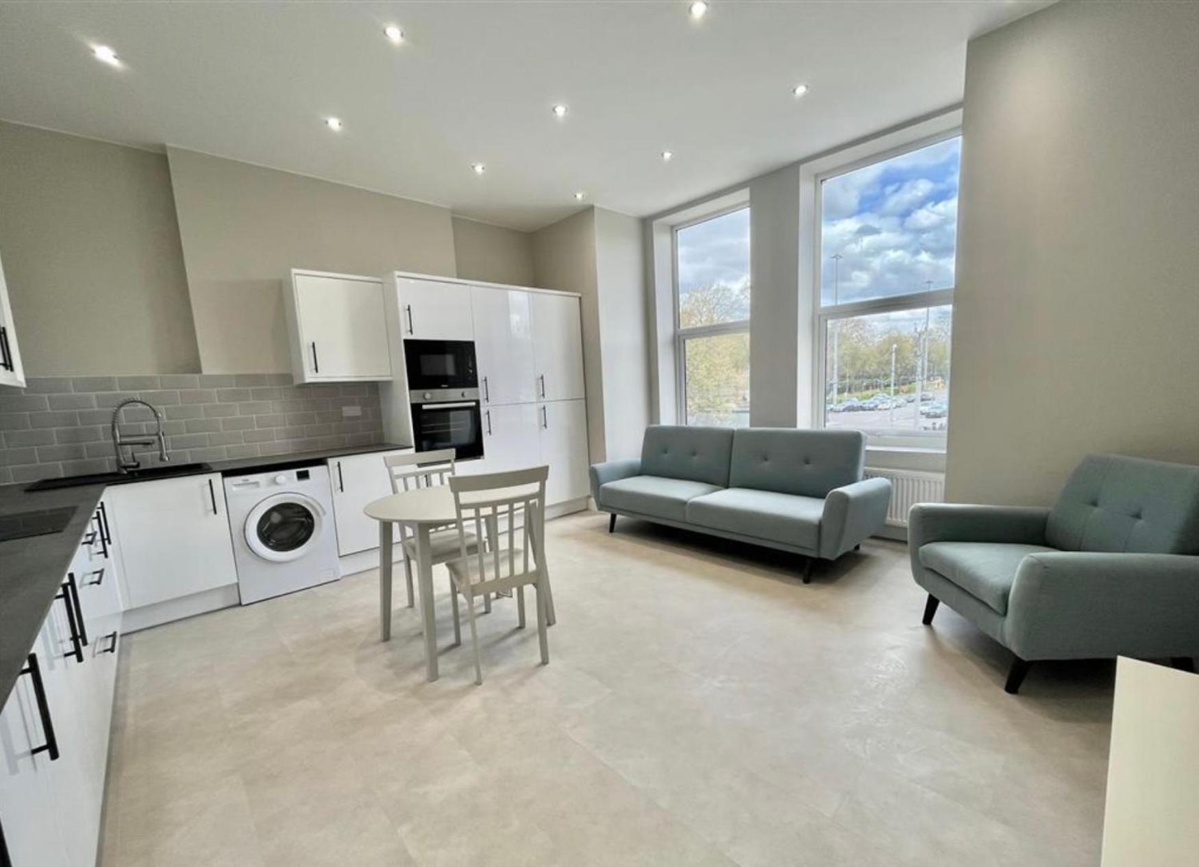 Brand New Lovely Flats By The Forest Tram Stop In Апартаменты
