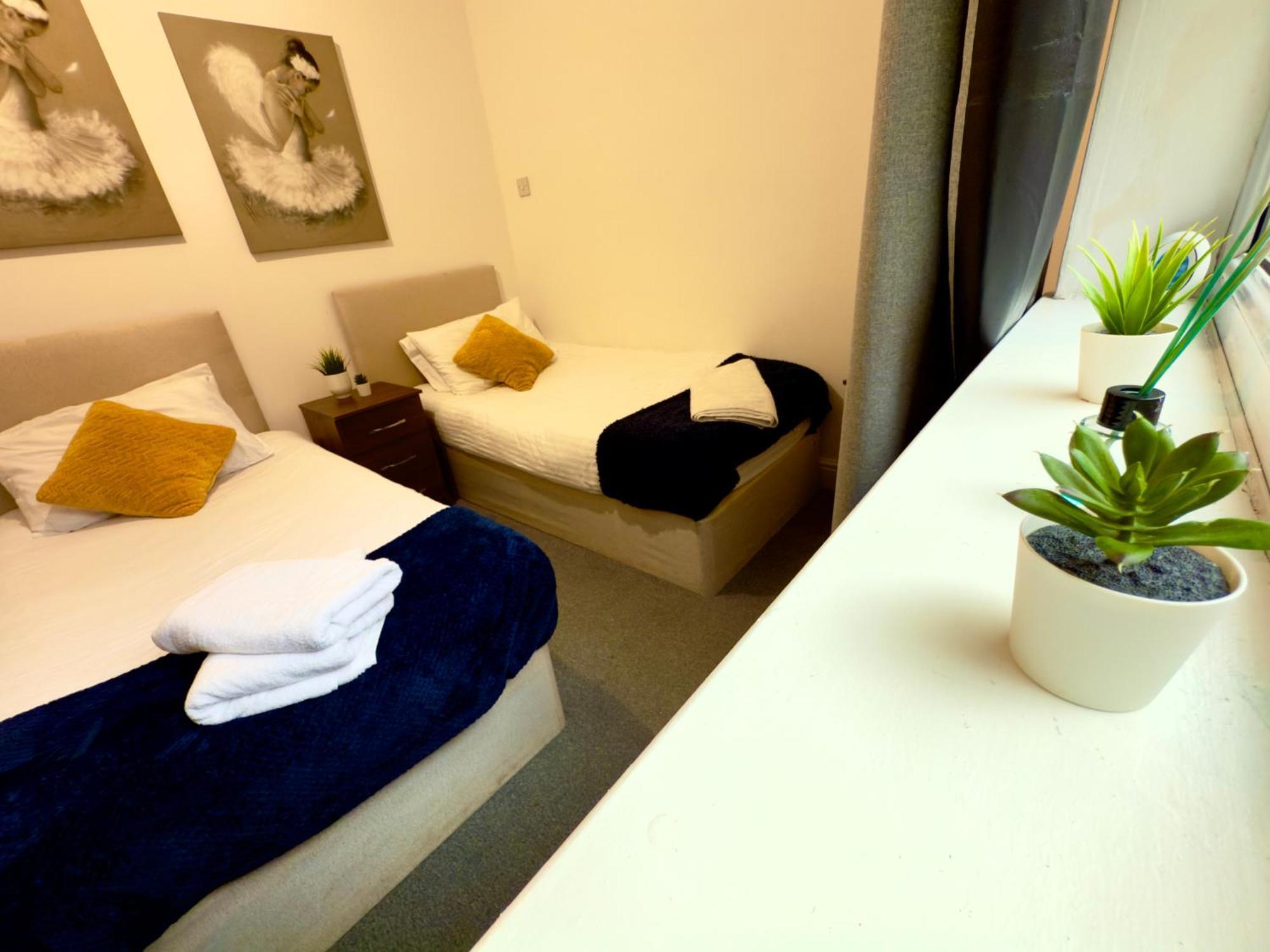 Brand New Lovely Flats By The Forest Tram Stop In Апартаменты