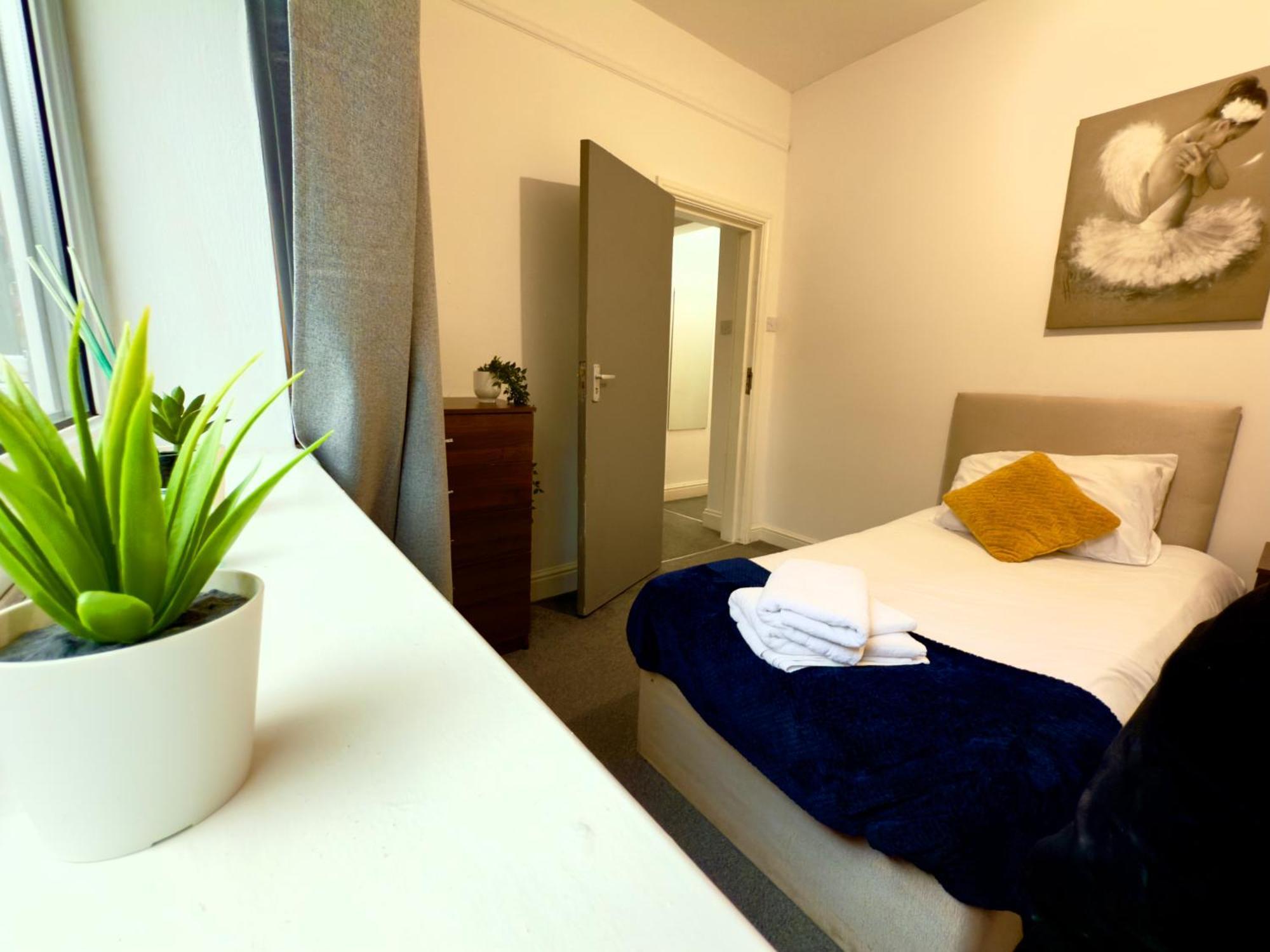 Brand New Lovely Flats By The Forest Tram Stop In Apartamento