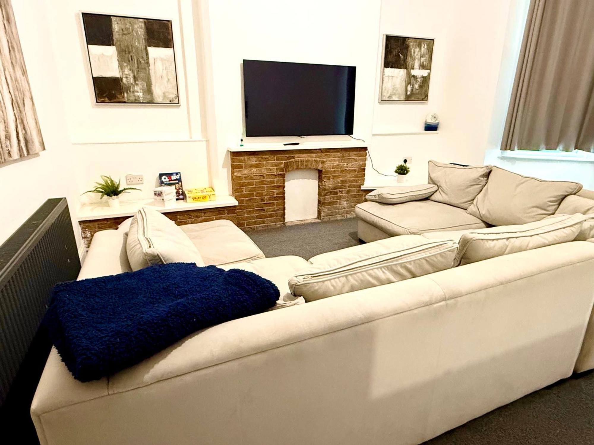 Brand New Lovely Flats By The Forest Tram Stop In Apartamento Nottingham