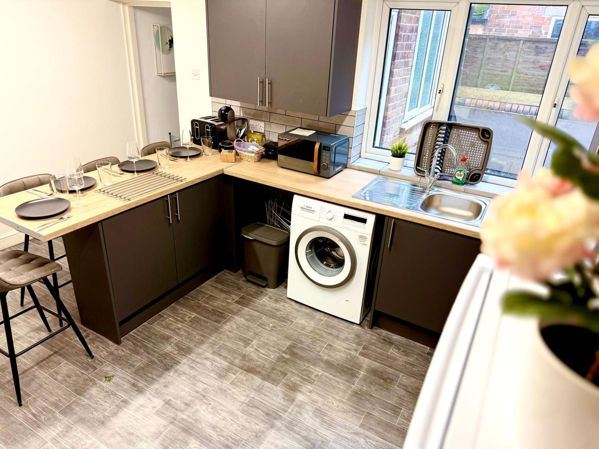Brand New Lovely Flats By The Forest Tram Stop In Apartamento *