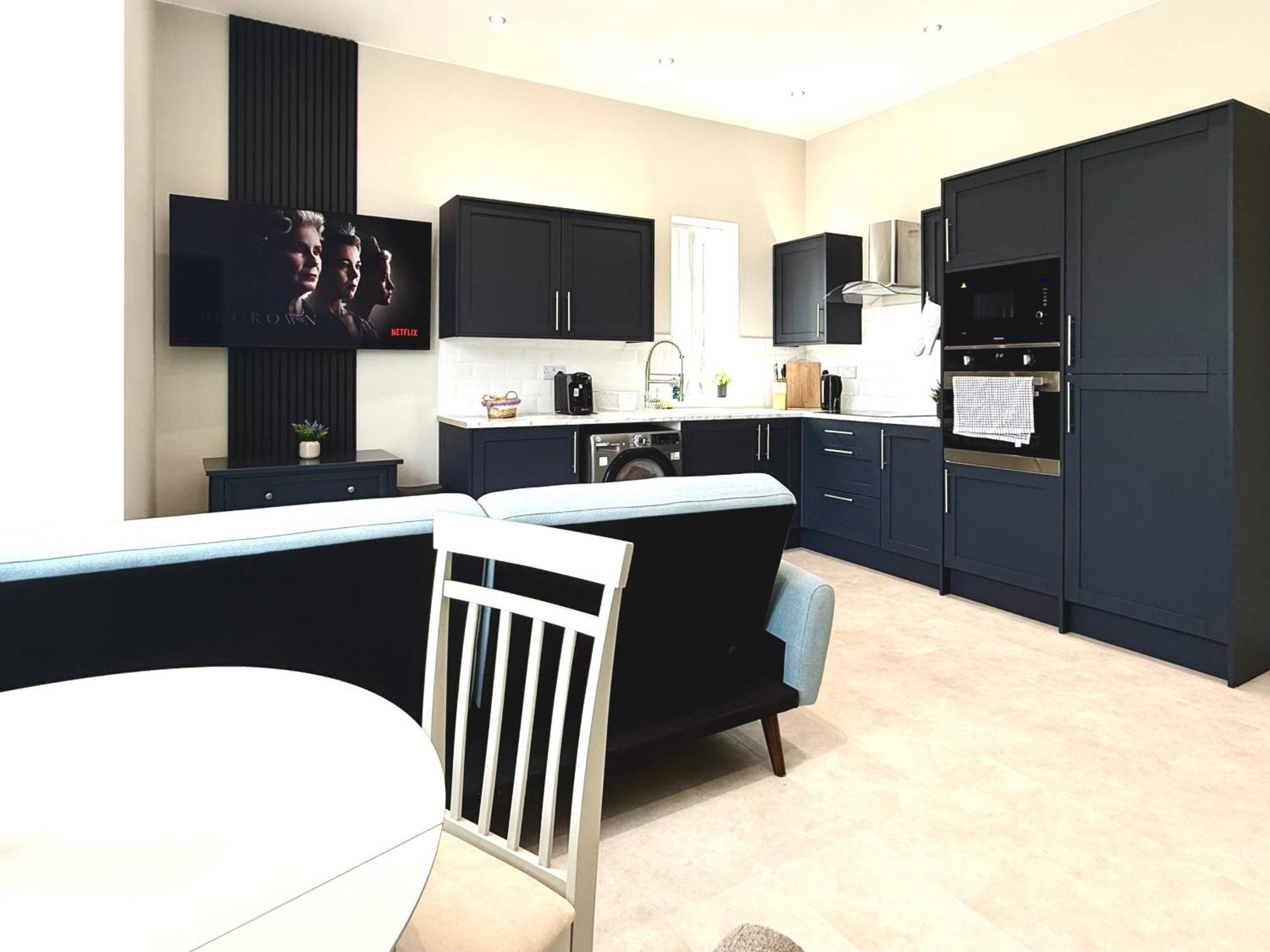 Brand New Lovely Flats By The Forest Tram Stop In Apartamento *
