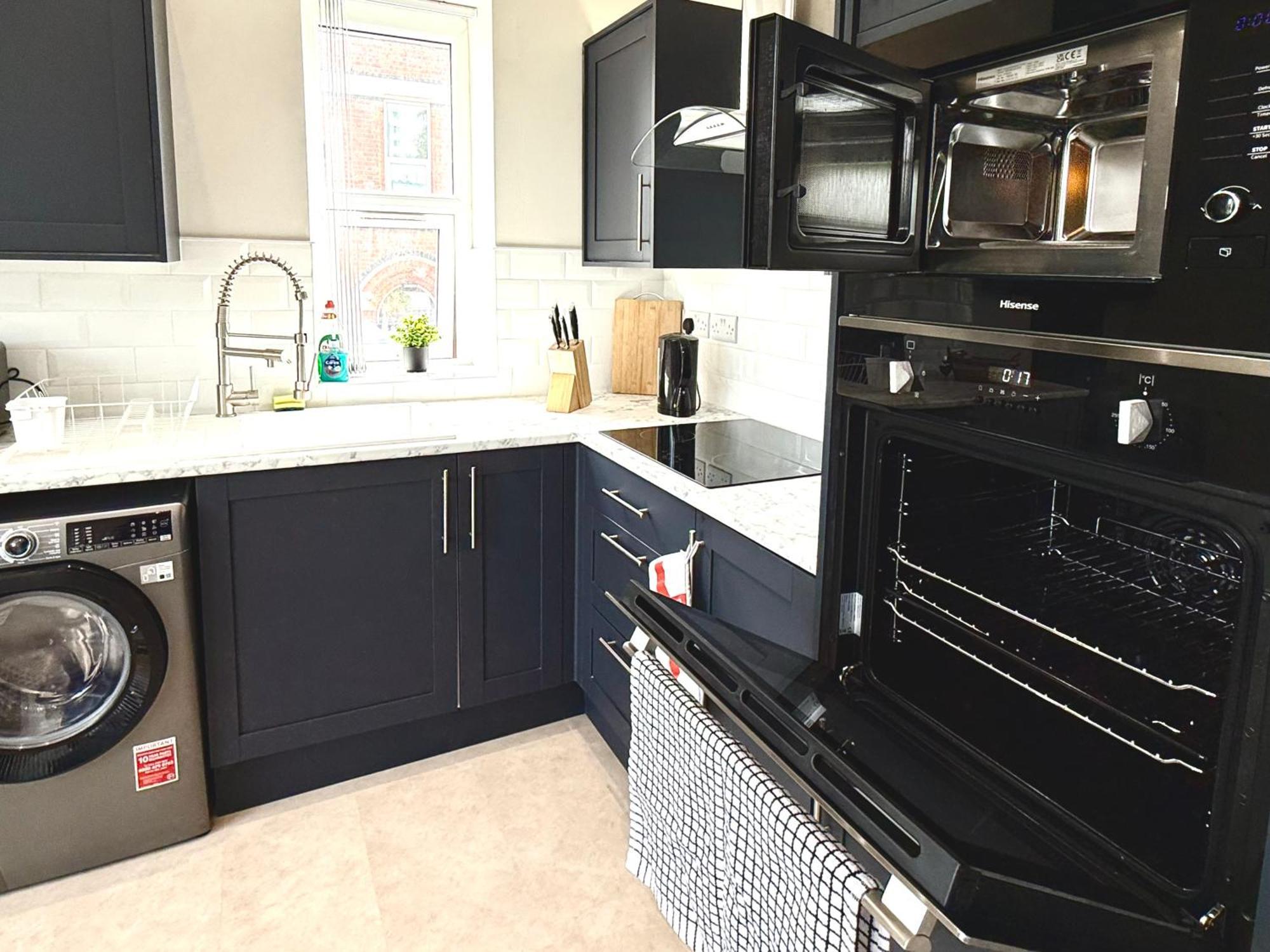 Brand New Lovely Flats By The Forest Tram Stop In * Nottingham