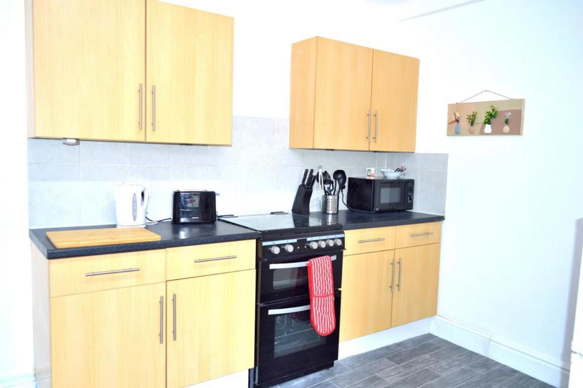 Apartamento Brand New Lovely Flats By The Forest Tram Stop In *