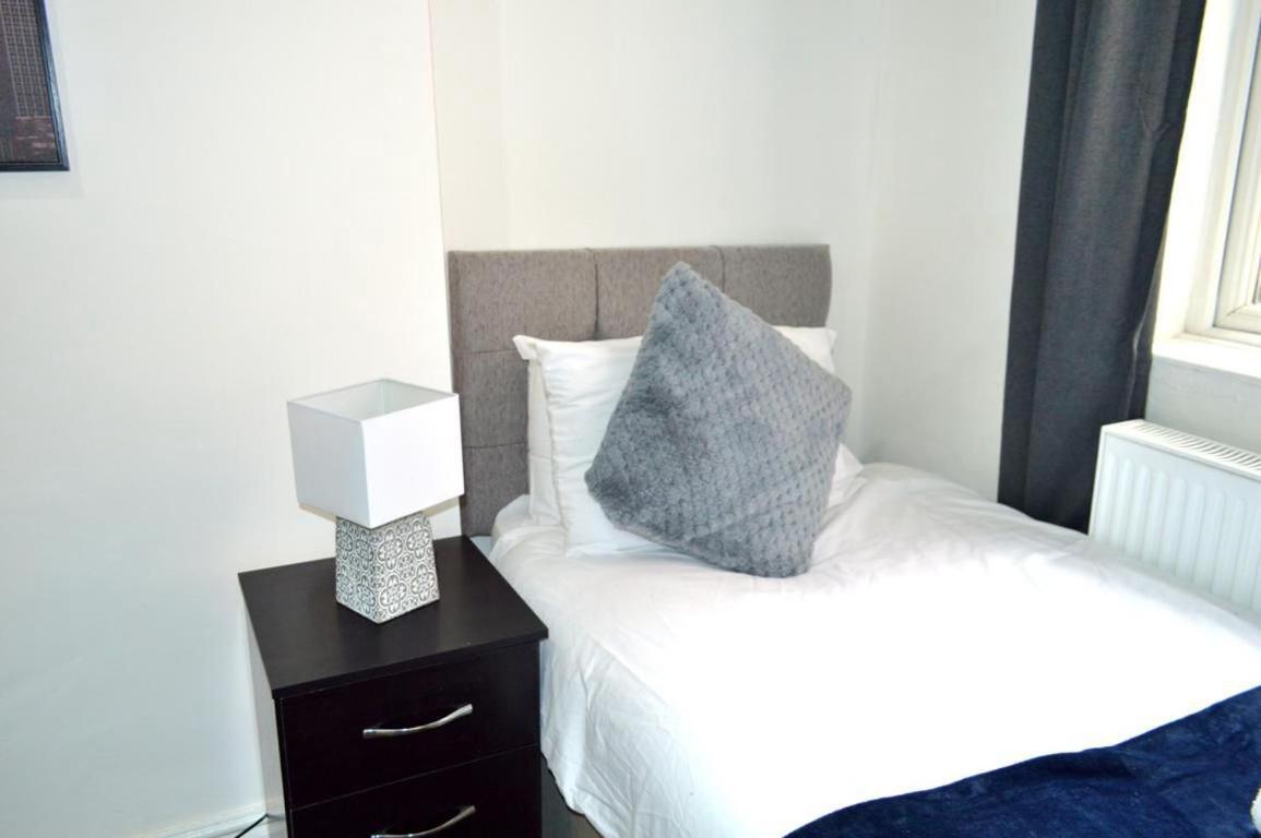 Brand New Lovely Flats By The Forest Tram Stop In Apartamento Nottingham