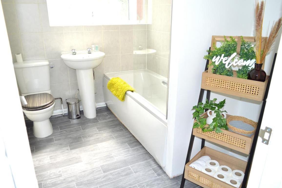 Brand New Lovely Flats By The Forest Tram Stop In